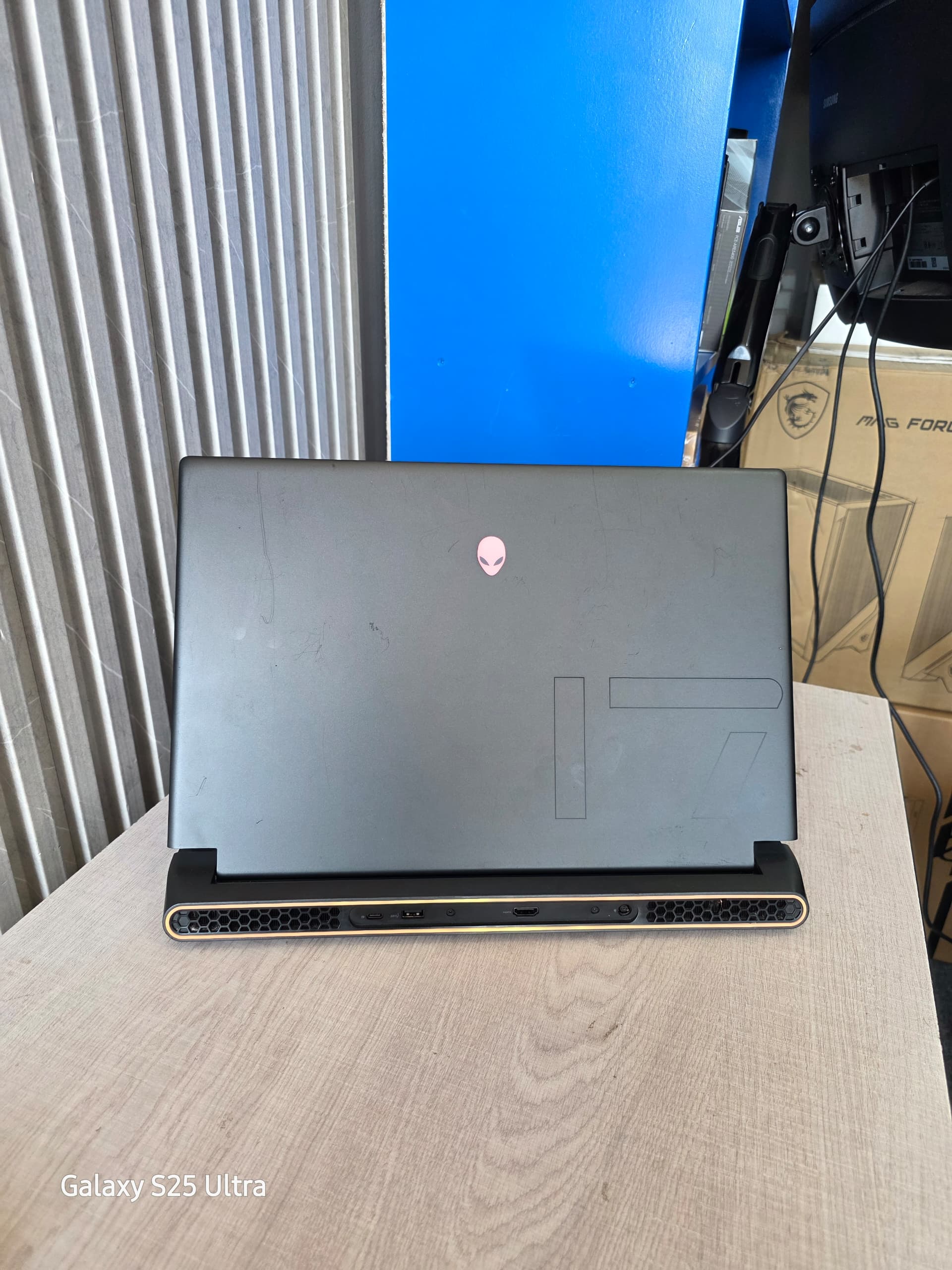 ALIENWARE M17 R5 AMD RTX 3070ti GAMING/WORKSTATION LAPTOP thumbnail