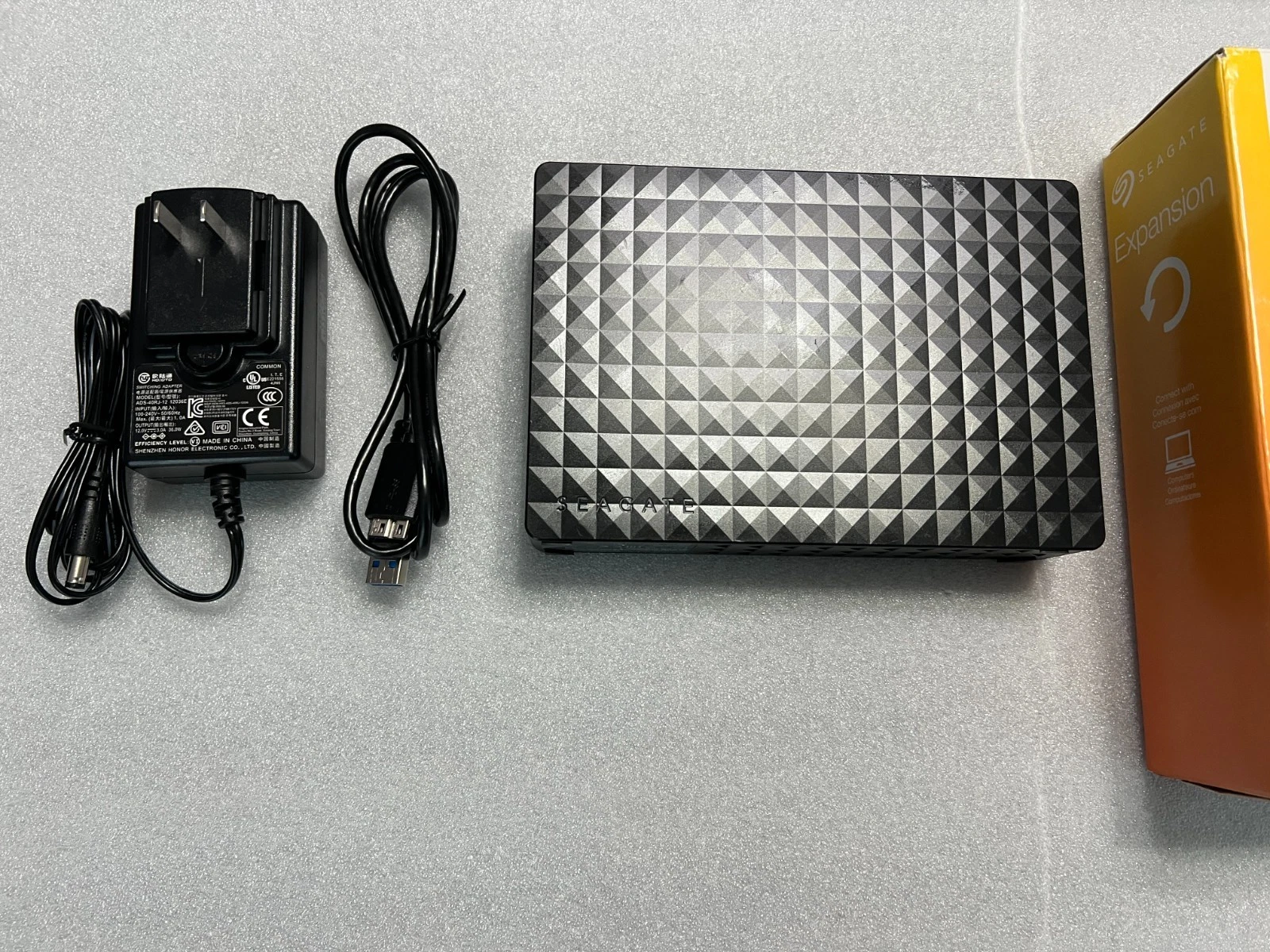 Seagate 10TB Expansion Desktop External Hard Drive USB 3.0 thumbnail